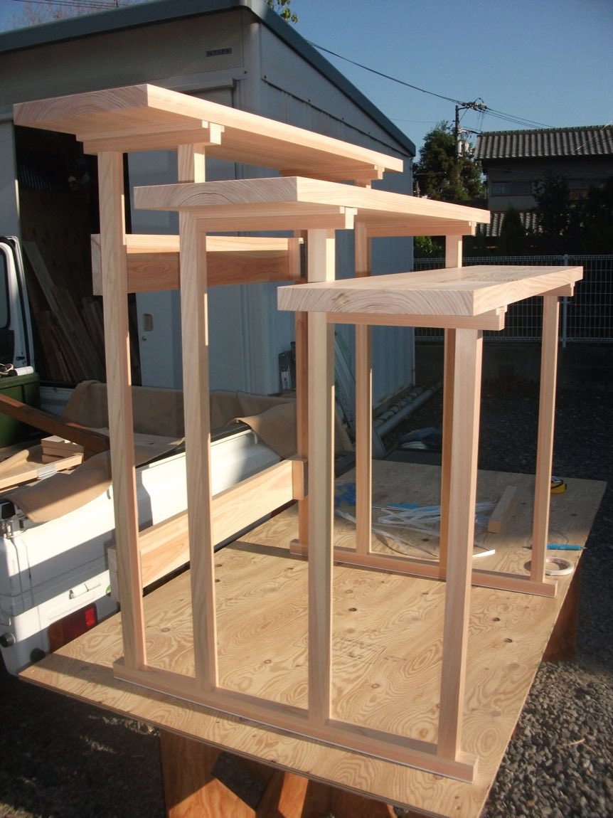 製作中の白木の鳥居