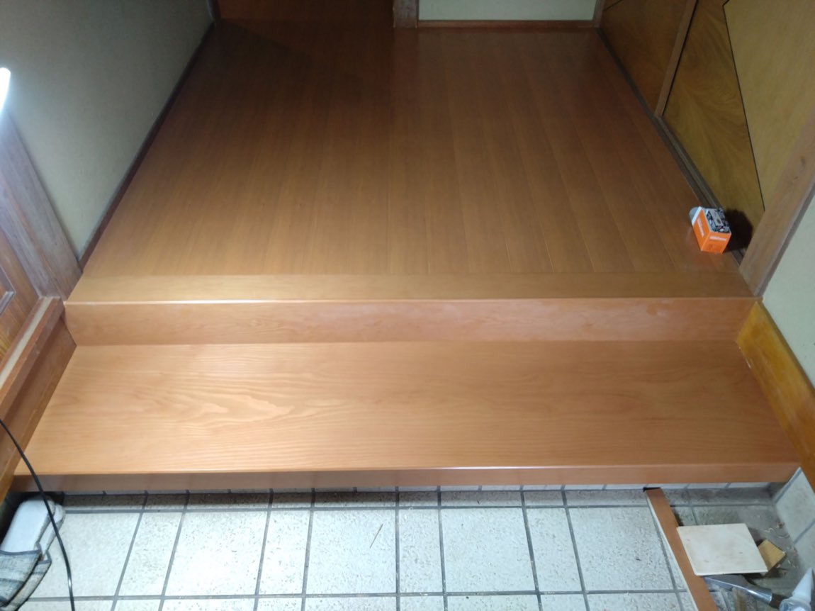床と框の施工中